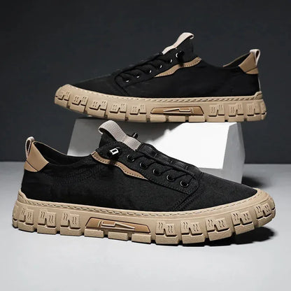 Zbliżenie na zamszopodobny materiał i wzmocnione przeszycia sneakersów Highland ELARA