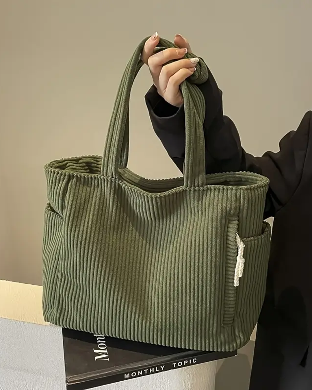Adalira – Prążkowana torba tote z ozdobnym sznurkiem
