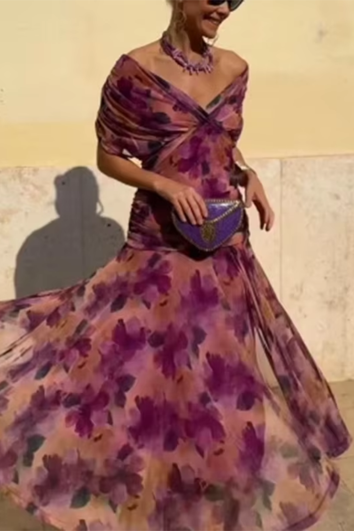Louise | Elegancka Maxi Sukienka na Przyjęcie z Dekoltem w Serek