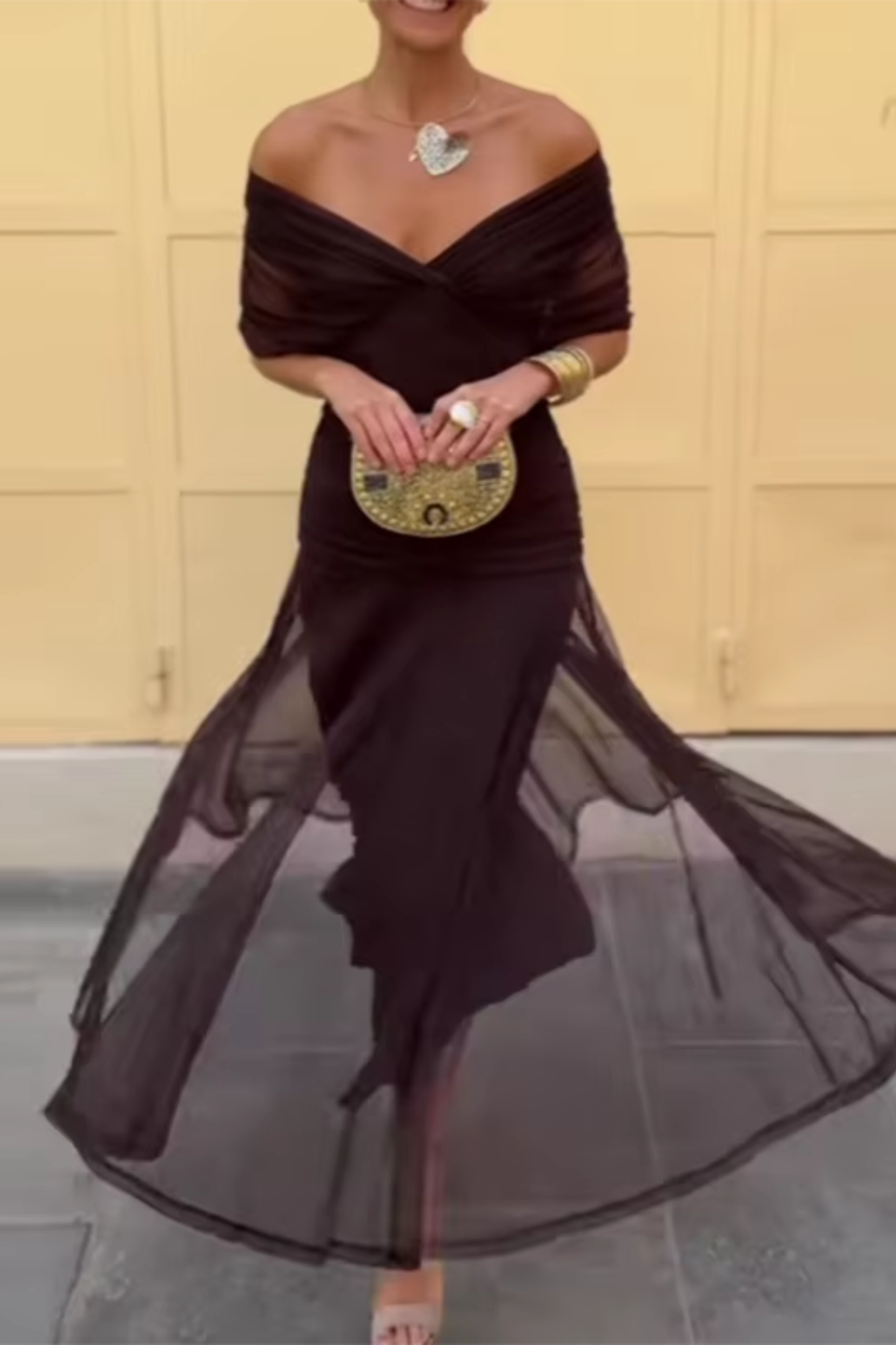 Louise | Elegancka Maxi Sukienka na Przyjęcie z Dekoltem w Serek