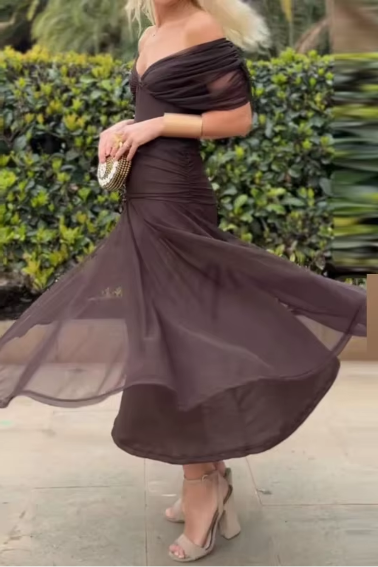 Louise | Elegancka Maxi Sukienka na Przyjęcie z Dekoltem w Serek