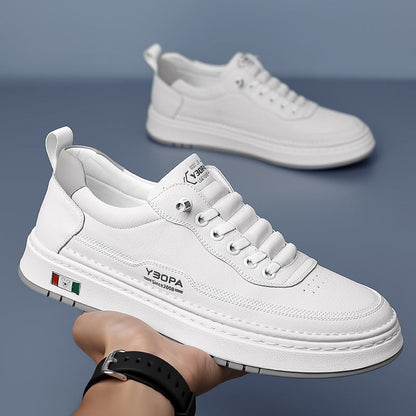 Zbliżenie na naturalną skórę i przeszycia sneakersów Lucetti ELARA
