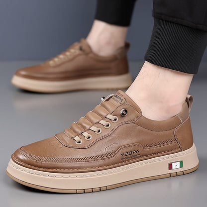 Zbliżenie na amortyzowaną podeszwę skórzanych sneakersów Lucetti ELARA